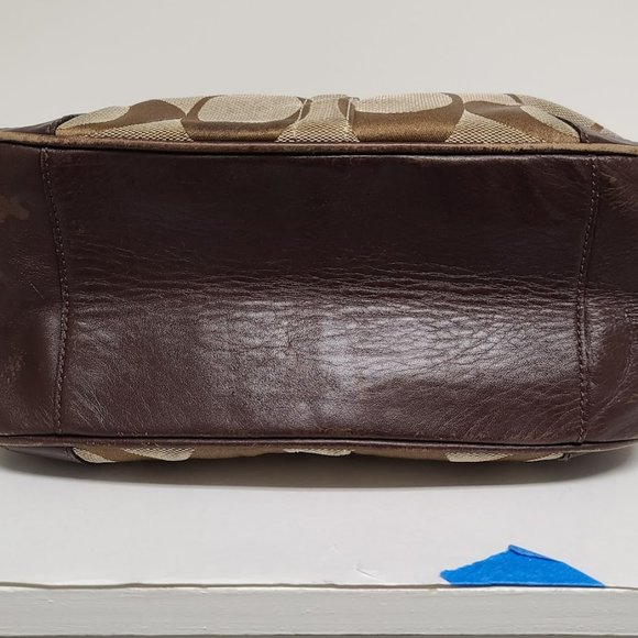 Coach Signature Ergo Shoulder Bag # 11603 - Picture 5 of 8